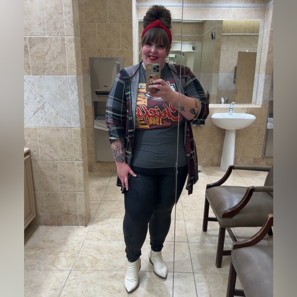 Meet your Posher, Kayt - Picture 2 of 4